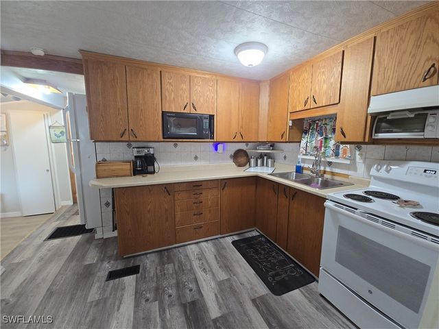 23 Enchanting BLVD E23, Naples, FL 34112