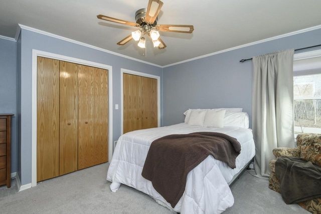 225 W Alta Loma CIRCLE, Thiensville, WI 53092