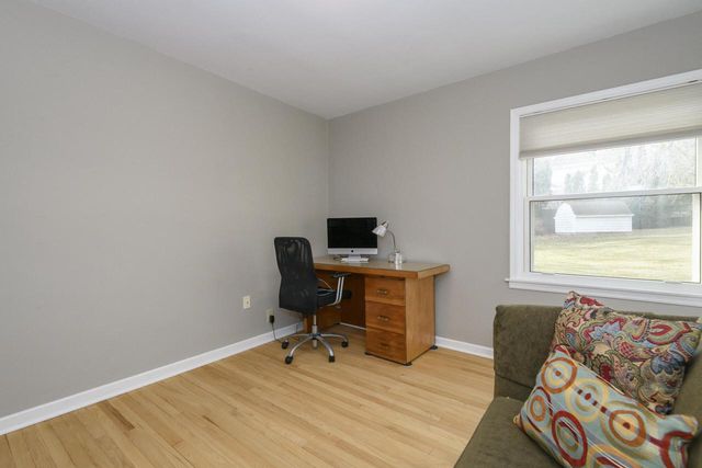 225 W Alta Loma CIRCLE, Thiensville, WI 53092