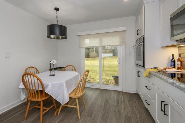 225 W Alta Loma CIRCLE, Thiensville, WI 53092