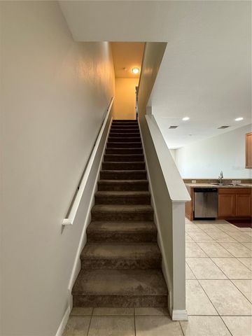 5032 WHITE SANDERLING COURT, Tampa, FL 33619