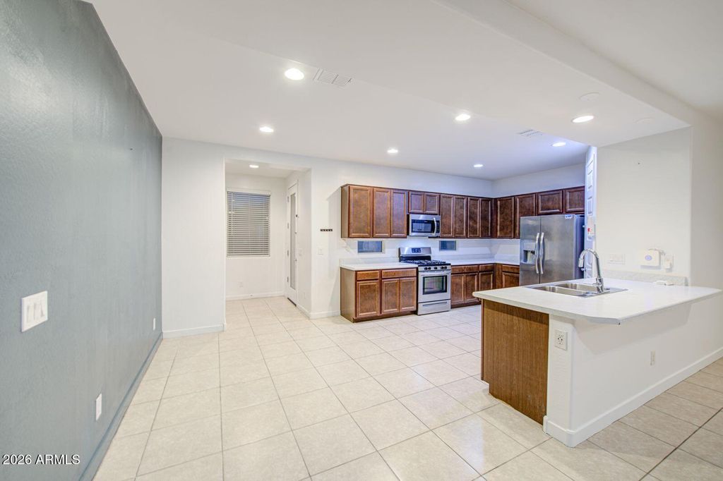 2239 W Donner Drive, Phoenix, AZ 85041 — photo 2