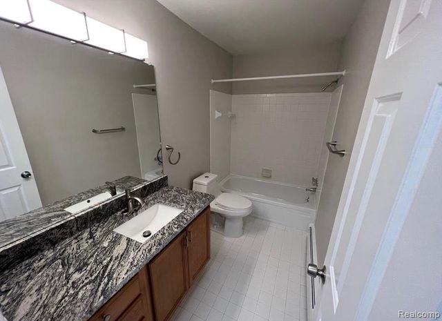 2445 Torquay Avenue 112, Royal Oak, MI 48073