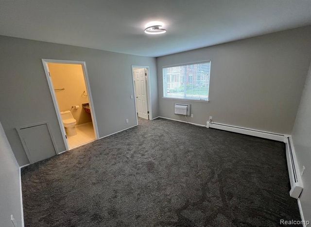 2445 Torquay Avenue 112, Royal Oak, MI 48073