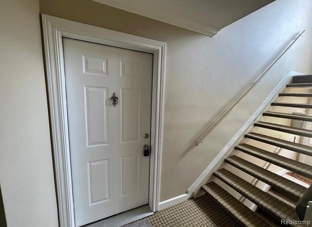 2445 Torquay Avenue 112, Royal Oak, MI 48073