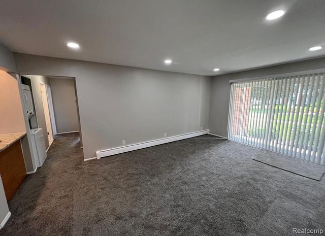 2445 Torquay Avenue 112, Royal Oak, MI 48073