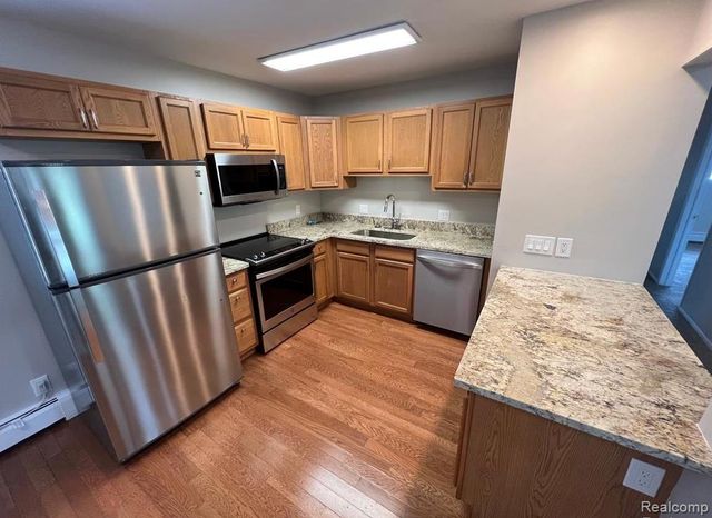 2445 Torquay Avenue 112, Royal Oak, MI 48073