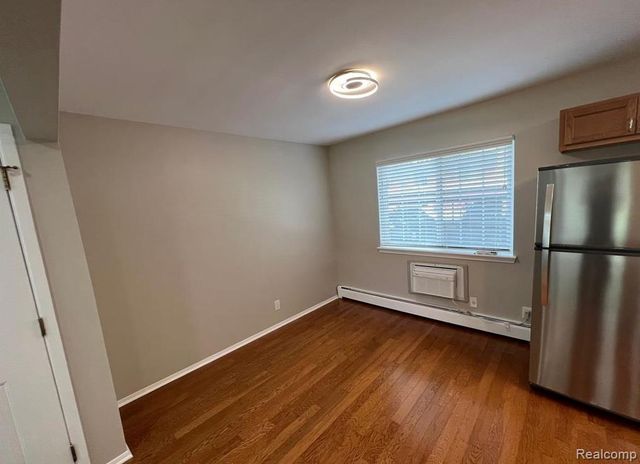 2445 Torquay Avenue 112, Royal Oak, MI 48073