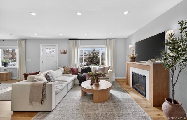 1024 Oaks Drive, Franklin Square, NY 11010