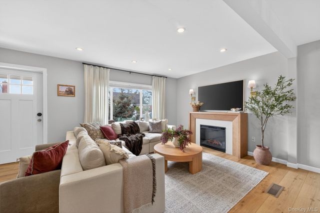 1024 Oaks Drive, Franklin Square, NY 11010