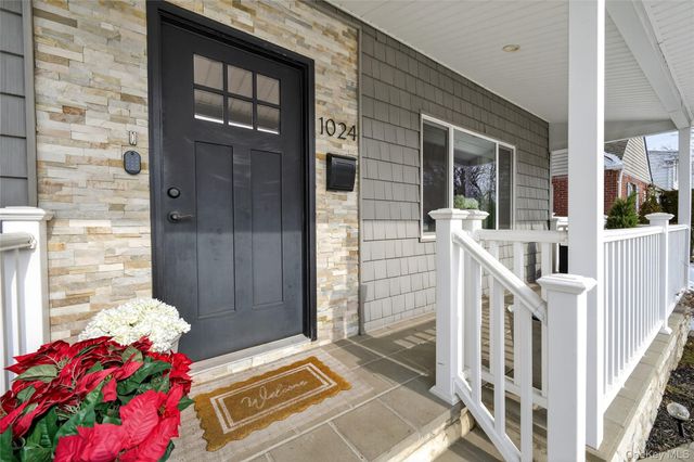 1024 Oaks Drive, Franklin Square, NY 11010