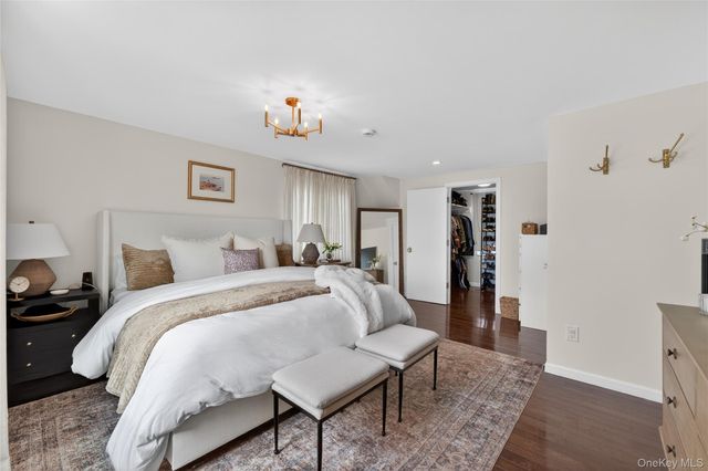 1024 Oaks Drive, Franklin Square, NY 11010