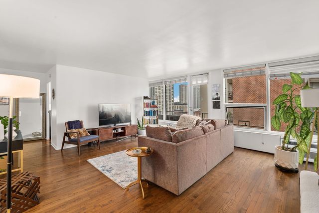 1400 N State Parkway 15D, Chicago, IL 60610