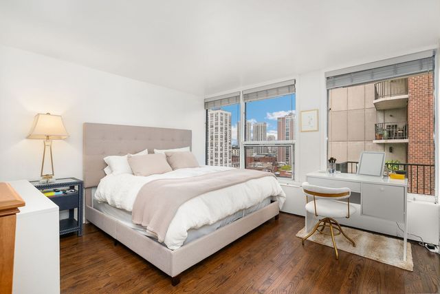 1400 N State Parkway 15D, Chicago, IL 60610