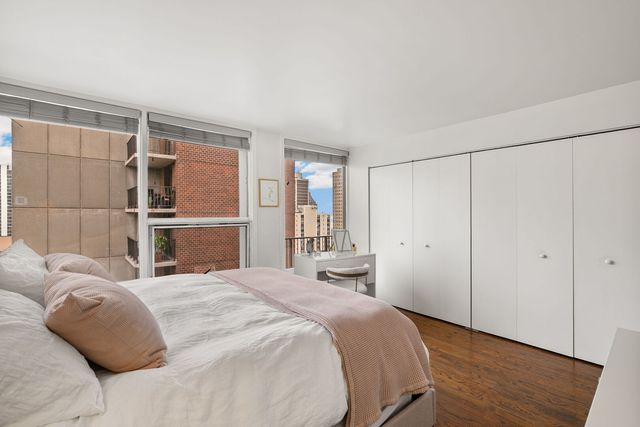 1400 N State Parkway 15D, Chicago, IL 60610