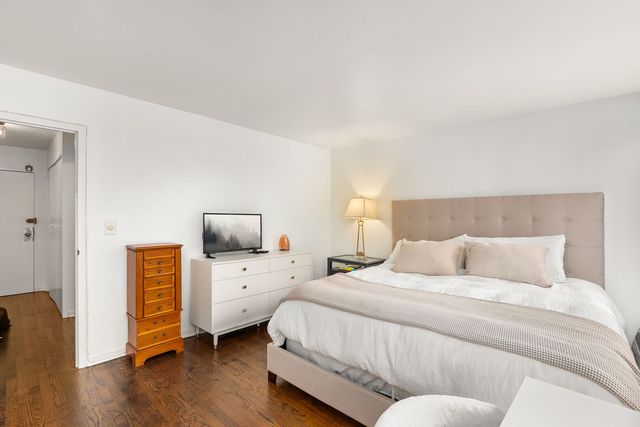 1400 N State Parkway 15D, Chicago, IL 60610