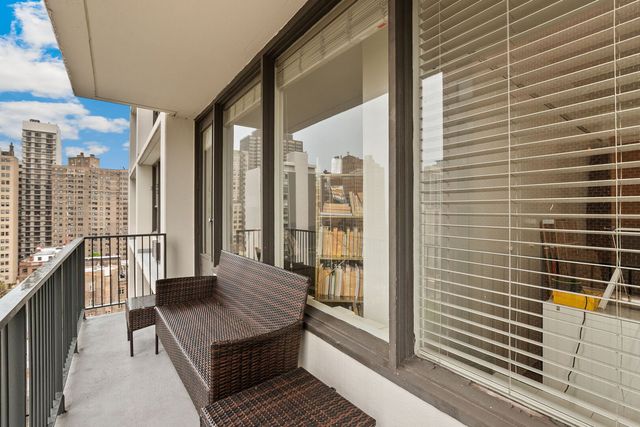 1400 N State Parkway 15D, Chicago, IL 60610