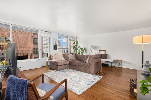 1400 N State Parkway 15D, Chicago, IL 60610