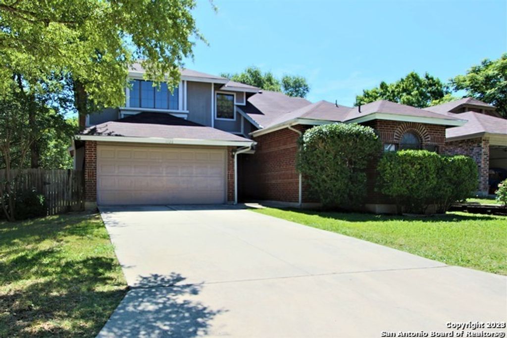 11126 CHERRY PARK DR, San Antonio, TX 78249