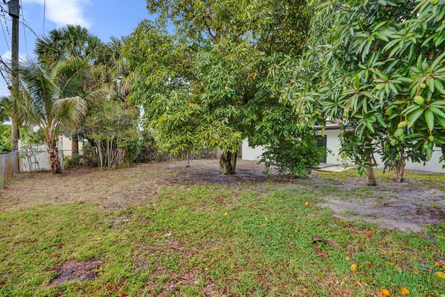627 W Ilex Drive, Lake Park, FL 33403