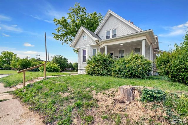 912 College Avenue, Alton, IL 62002