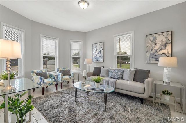 912 College Avenue, Alton, IL 62002