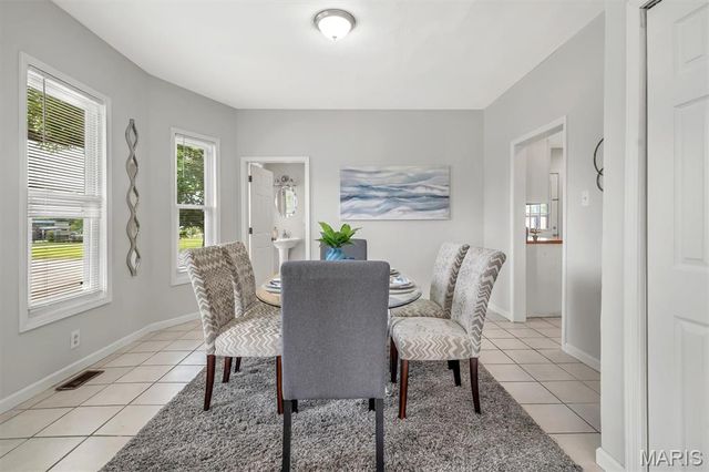 912 College Avenue, Alton, IL 62002