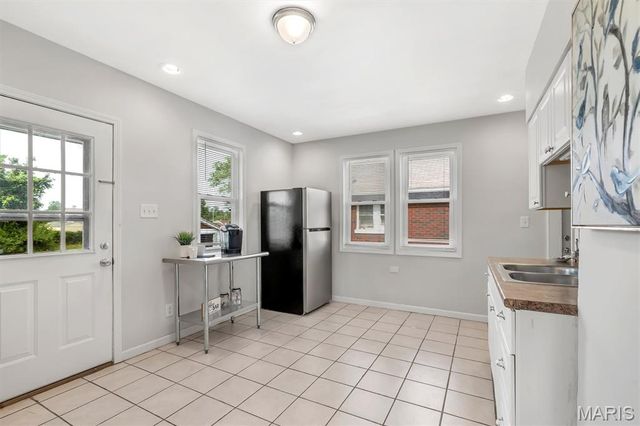 912 College Avenue, Alton, IL 62002