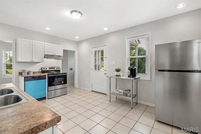 912 College Avenue, Alton, IL 62002