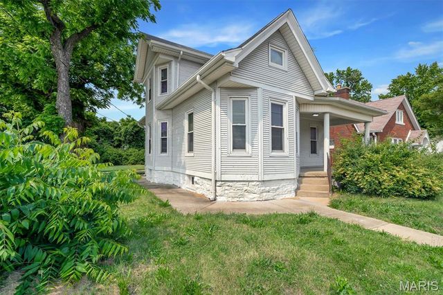 912 College Avenue, Alton, IL 62002