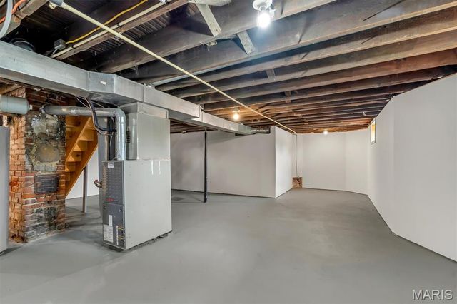 912 College Avenue, Alton, IL 62002