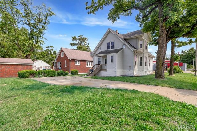 912 College Avenue, Alton, IL 62002