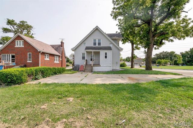 912 College Avenue, Alton, IL 62002