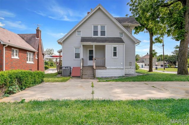 912 College Avenue, Alton, IL 62002