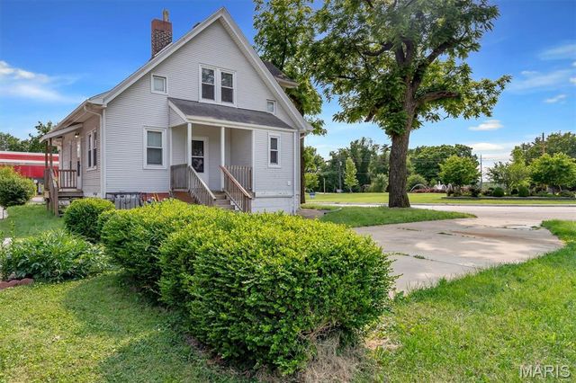 912 College Avenue, Alton, IL 62002