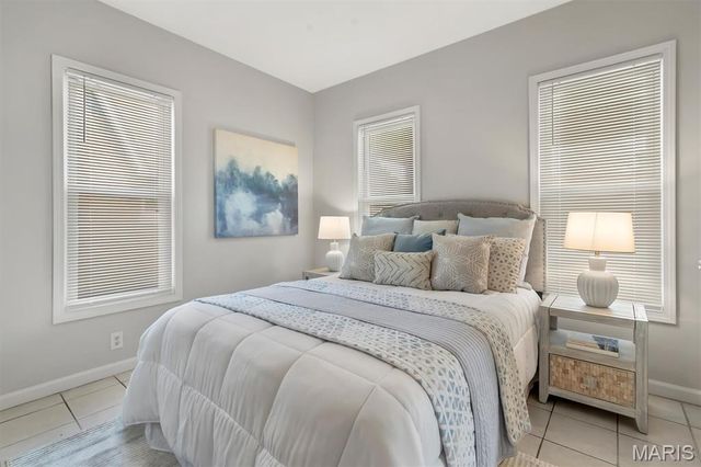 912 College Avenue, Alton, IL 62002