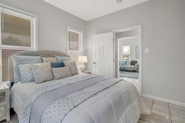 912 College Avenue, Alton, IL 62002