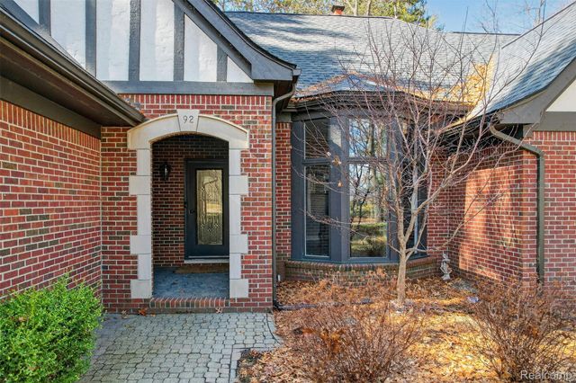 92 Kirksway Lane, Orion Charter Township, MI 48362