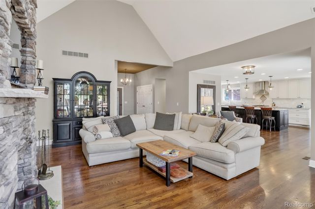 92 Kirksway Lane, Orion Charter Township, MI 48362