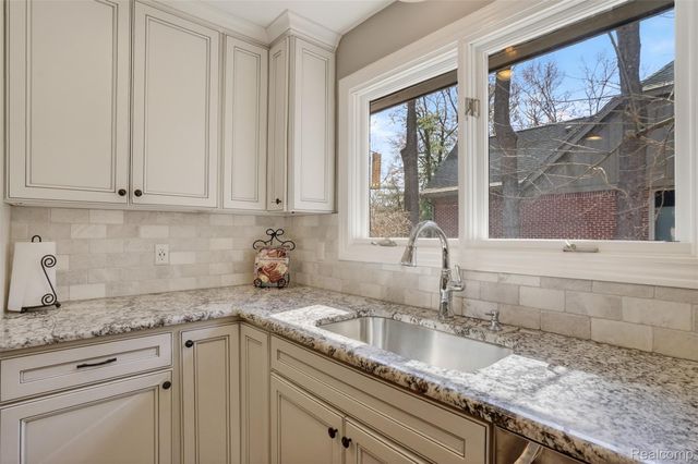 92 Kirksway Lane, Orion Charter Township, MI 48362