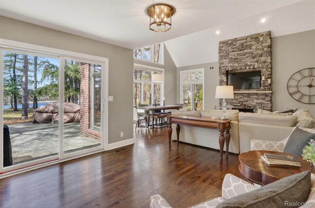 92 Kirksway Lane, Orion Charter Township, MI 48362