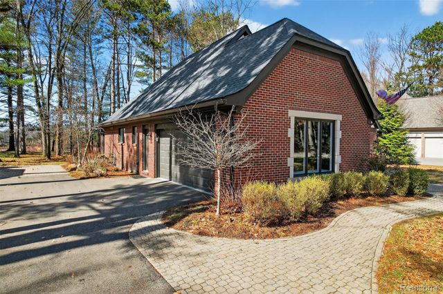 92 Kirksway Lane, Orion Charter Township, MI 48362