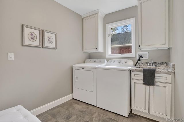 92 Kirksway Lane, Orion Charter Township, MI 48362