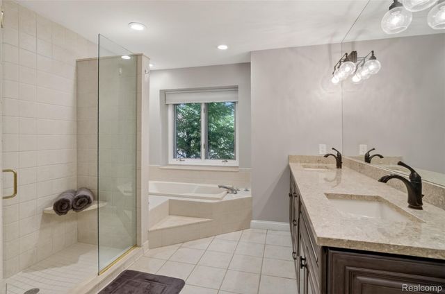 92 Kirksway Lane, Orion Charter Township, MI 48362