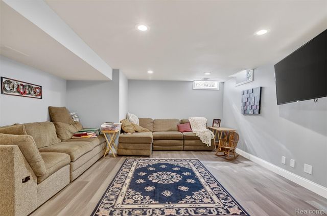 92 Kirksway Lane, Orion Charter Township, MI 48362