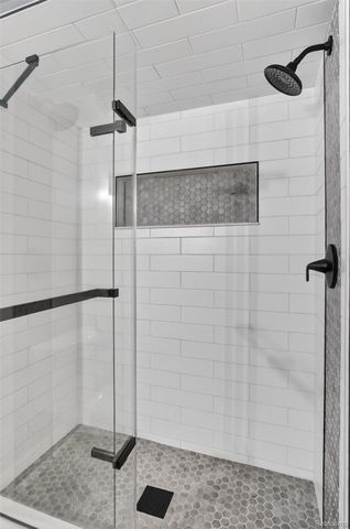 92 Kirksway Lane, Orion Charter Township, MI 48362