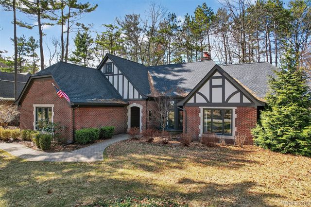 92 Kirksway Lane, Orion Charter Township, MI 48362