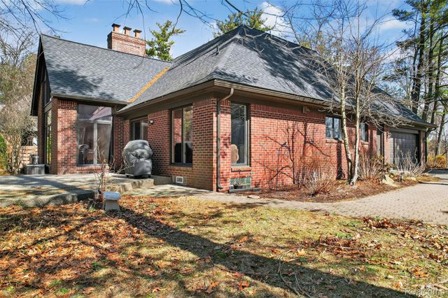 92 Kirksway Lane, Orion Charter Township, MI 48362