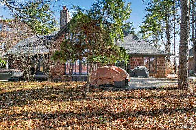 92 Kirksway Lane, Orion Charter Township, MI 48362