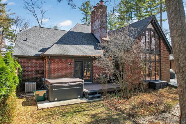 92 Kirksway Lane, Orion Charter Township, MI 48362